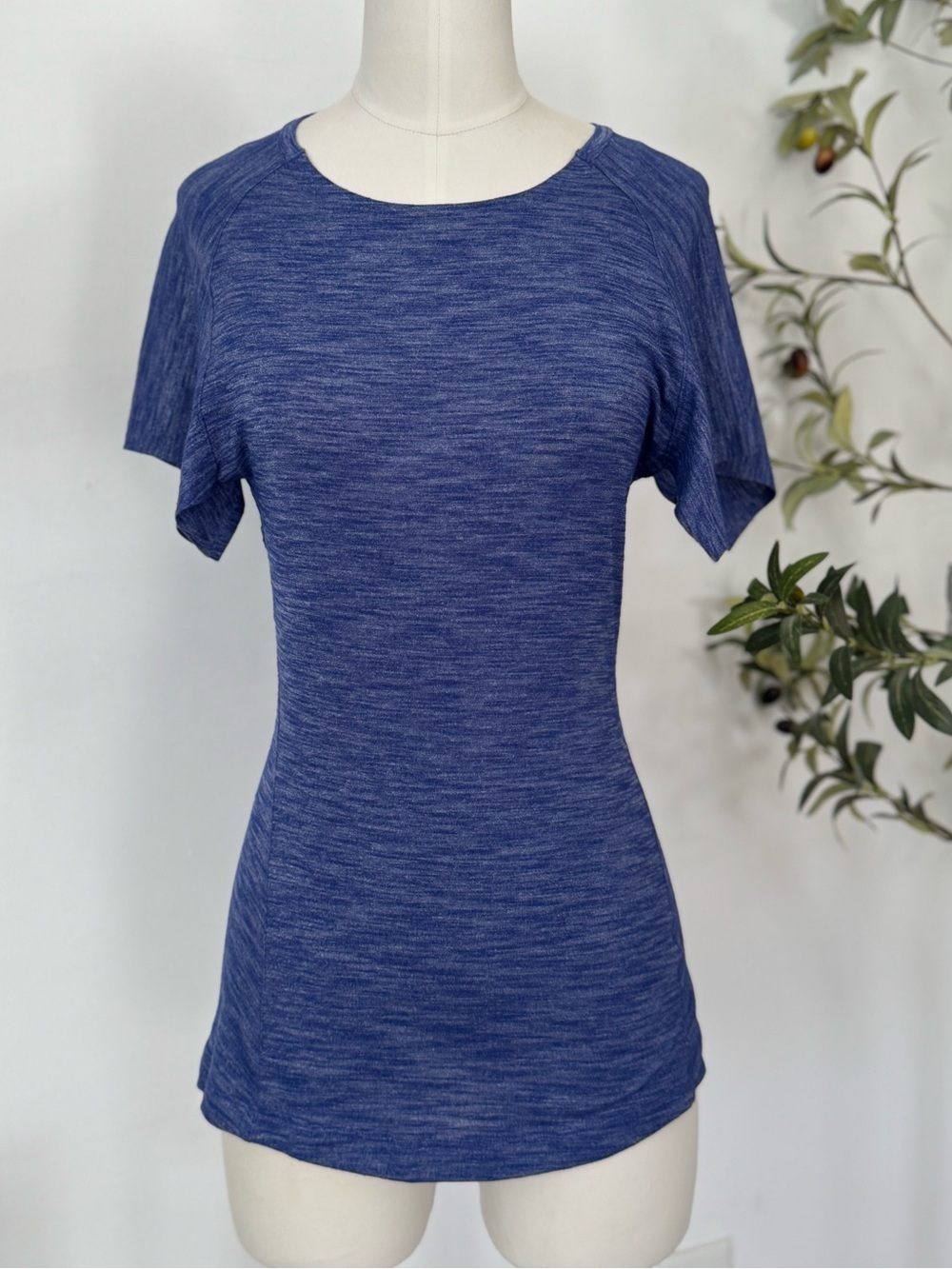 Lululemon &go Take-Off Tee
Heathered Sapphire Blue Sz 6